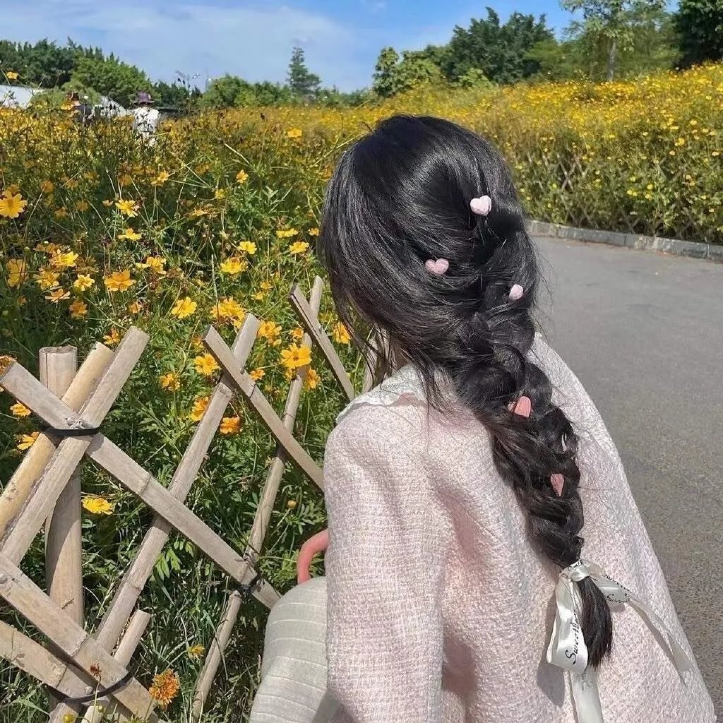 照片中的女孩